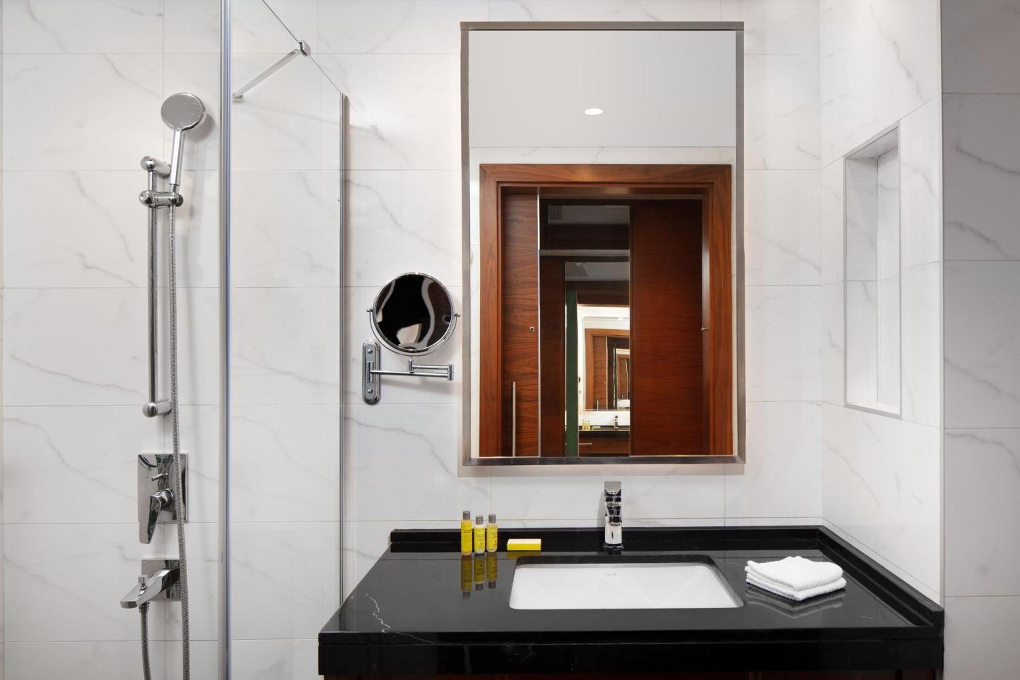 Delta Hotels By Marriott Istanbul Levent Bagian luar foto